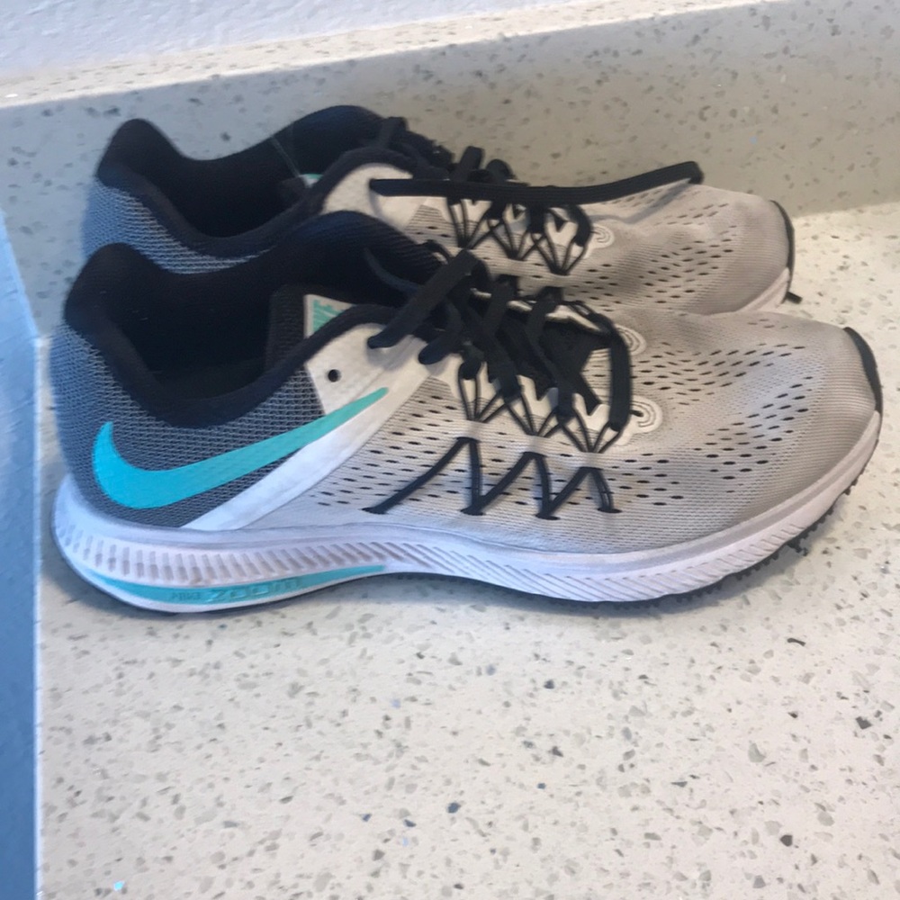 Women’s Nike shoes- gently worn